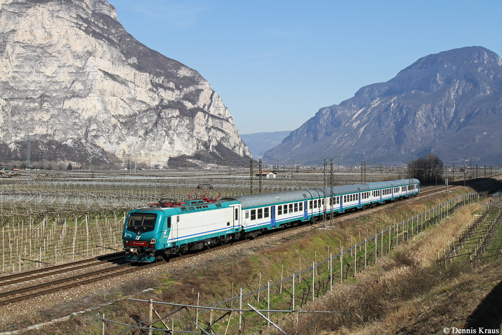 464 038 mit Regionalzug am 07.03.2015 bei Salorno.
