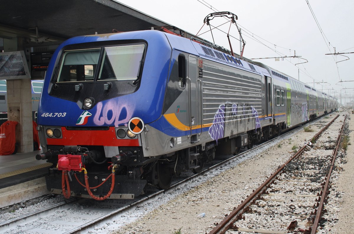 464.703 erreicht am 1.10.2016 mit dem R20835 aus Verona Porta Nuova den Bahnhof Venezia Santa Lucia.