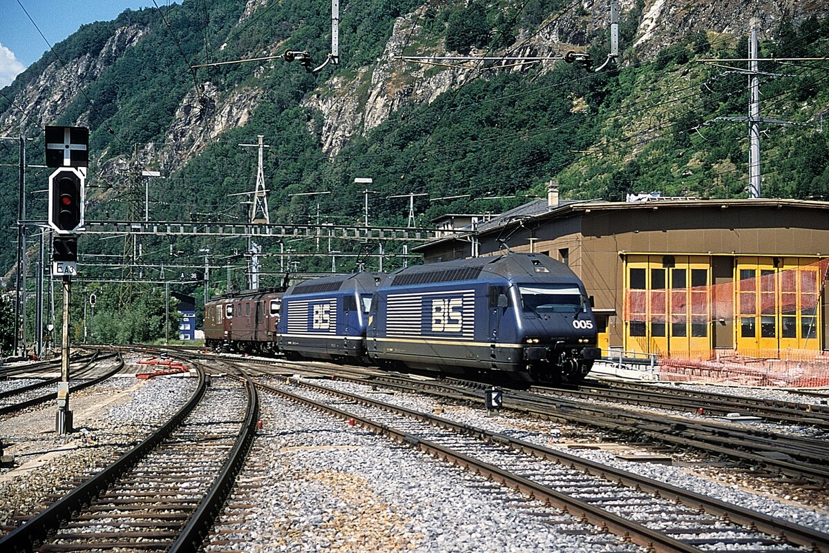 465 005 + 465 013 + 190 + 184  Brig  06.08.99