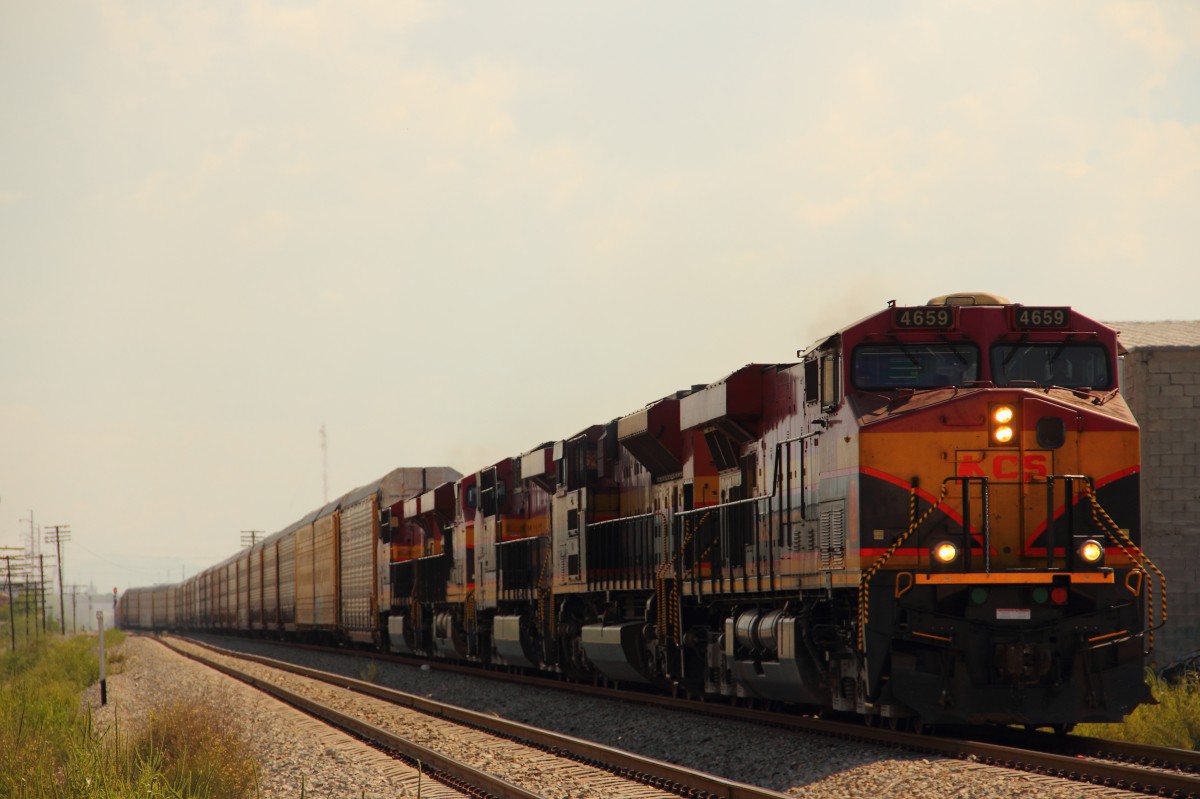 4659 + 4763 + 4652 + 4668 + 4092 Kansas City Southern Railway de Mexico in Saltillo MX am 12.09.2012. 