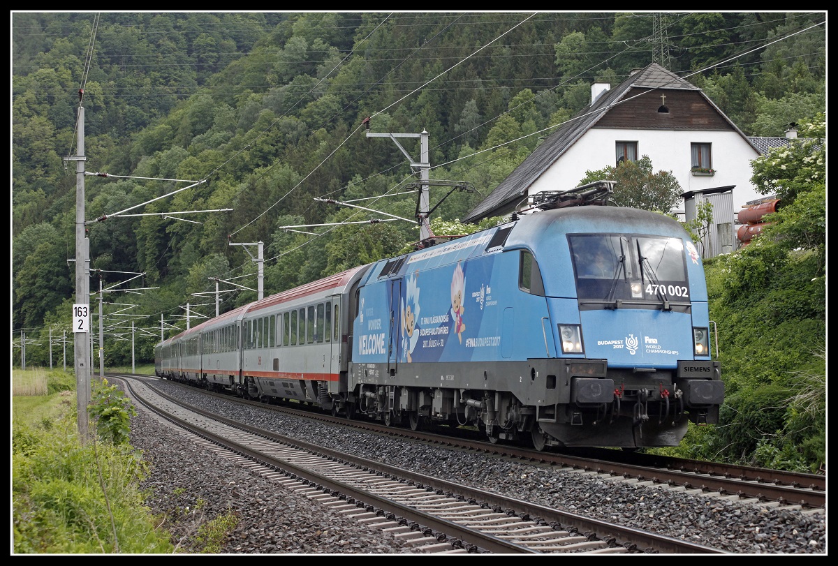 470 002 mit EC151 zwischen Bruck/Mur und Pernegg am 26.05.2020.