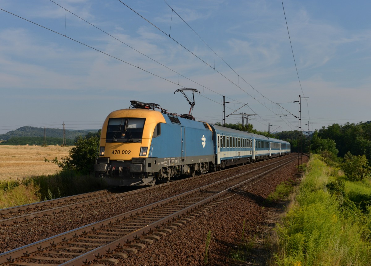 470 002 mit EN 463 am 28.07.2013 bei Szrliget.