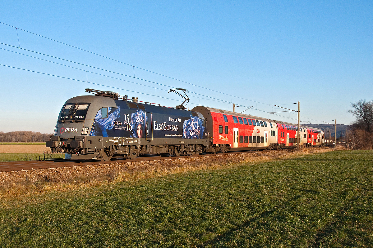 470 004  Opera  war am 23.12.2015 auf der Franz Josefs Bahn unterwegs. Hier mit dem REX 2114 nach České Velenice, aufgenommen kurz vor Muckendorf-Wipfing.