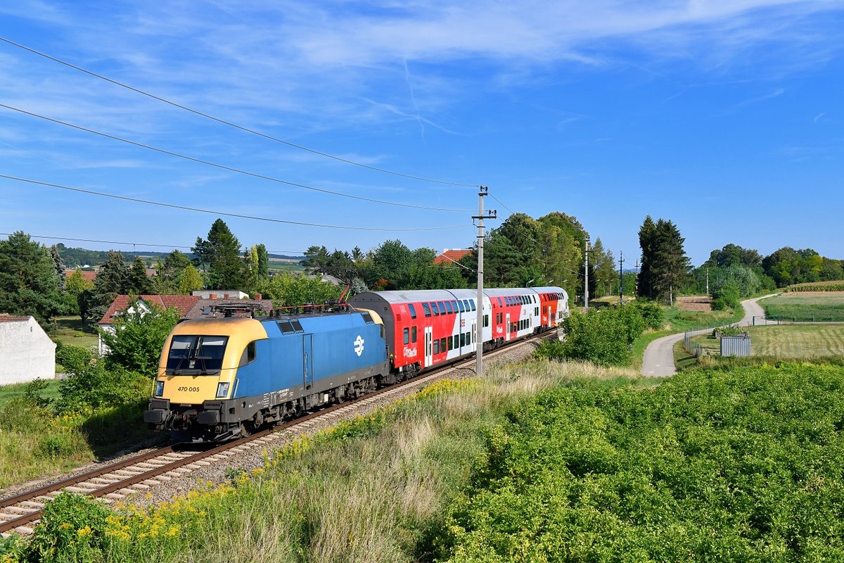 470 005 mit einem REX am 12.08.2018 bei Glaubendorf. 