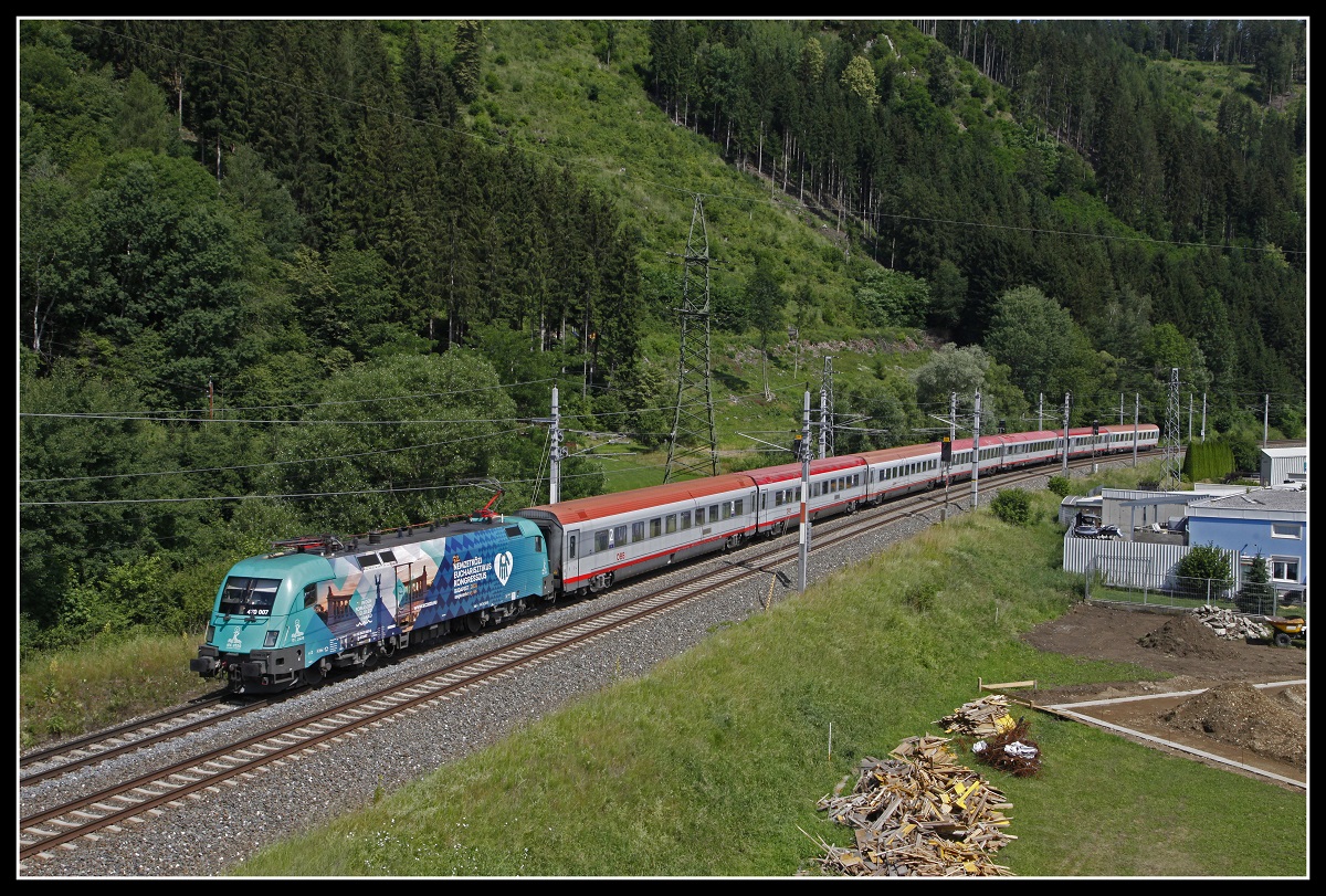 470 007 mit IC533 bei Kaisersberg am 30.06.2020.
