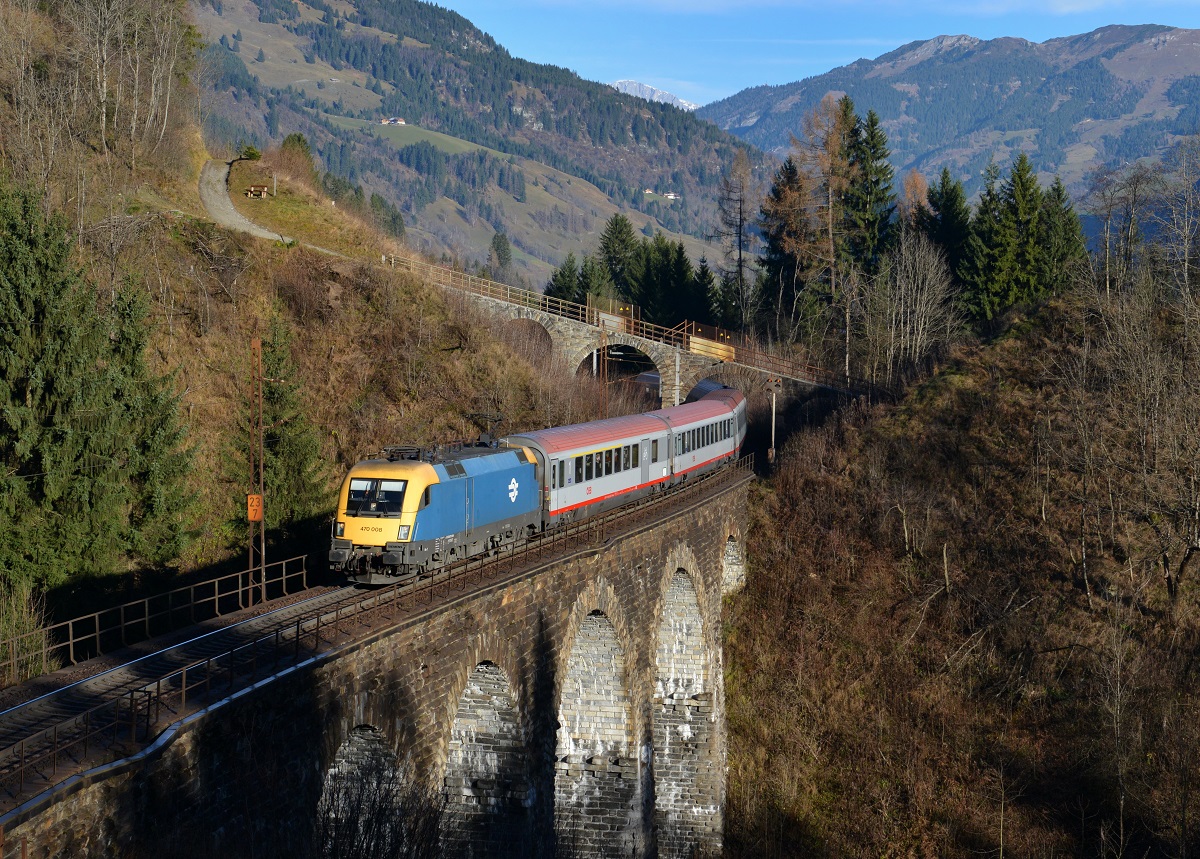 470 008 mit IC 592 am 29.11.2014 bei Bad Hofgastein. 