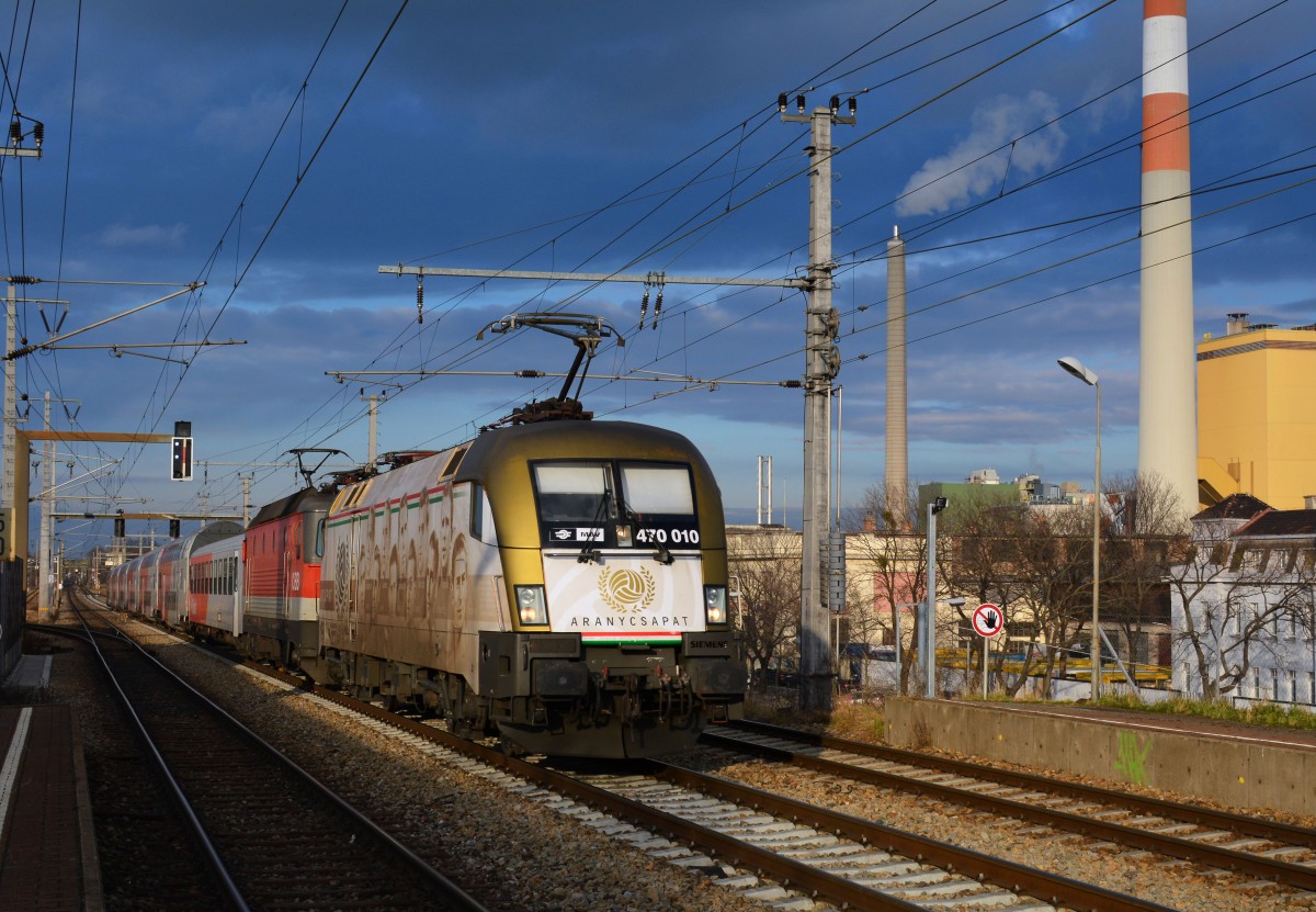 470 010 der MAV mit einem Personenzug im Bahnhof Wien-Haidestr.am 2.2.2015