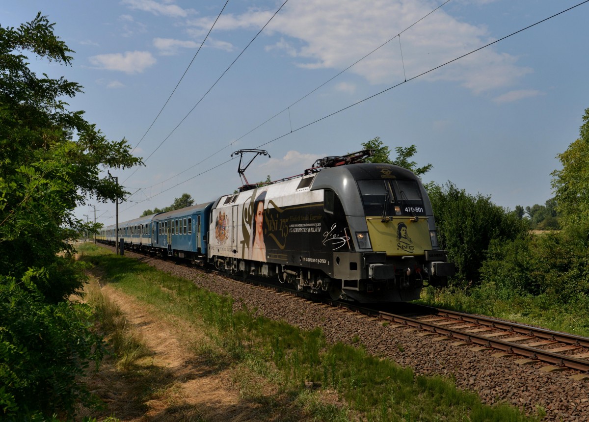 470 501 mit einem D nach Budapest am 26.07.2013 bei Sopronszcseny.