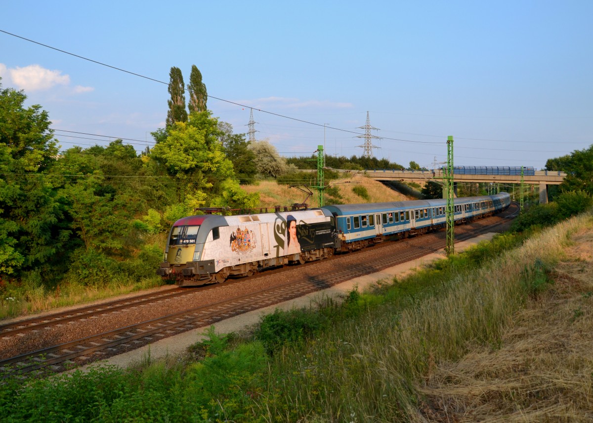 470 501 mit einem D am 27.07.2013 bei Biatorbágy. 