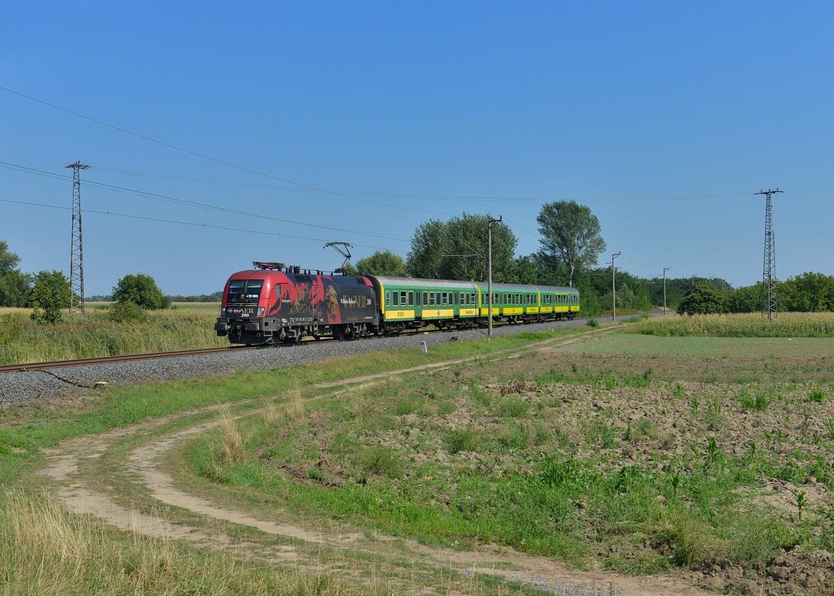 470 503 mit einem D nach Sopron am 01.09.2015 bei Pinnye. 