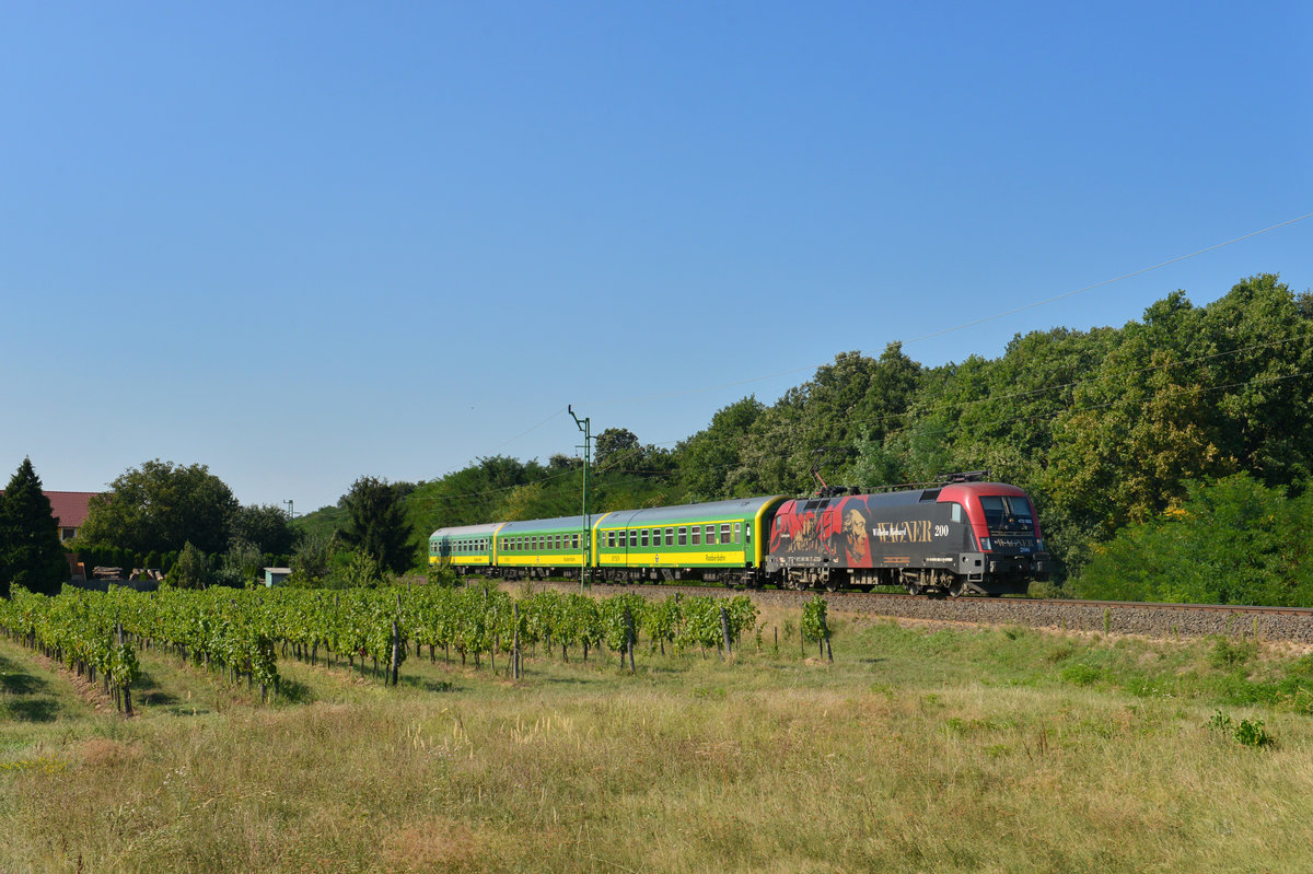470 503 mit einem IC am 01.09.2015 bei Kophaza.  