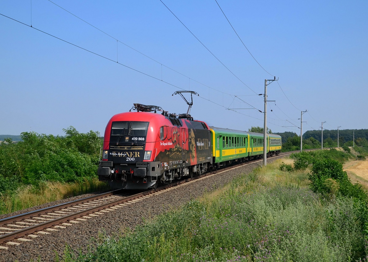 470 503 mit einem R am 28.07.2013 bei Kopháza.