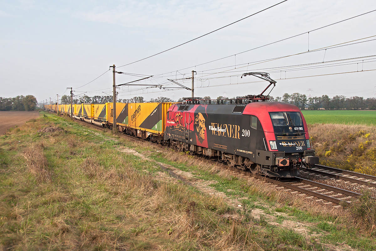 470 503 war am 18.10.18 mit dem RBC 97615 auf der Ostbahn bei Gramatneusiedl in Richtung Ebenfurt unterwegs. 
