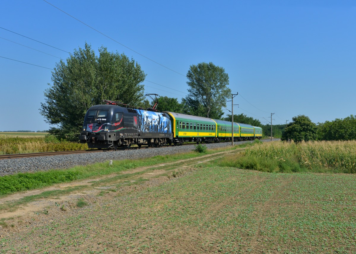 470 505 mit einem IC am 01.09.2015 bei Pinnye. 