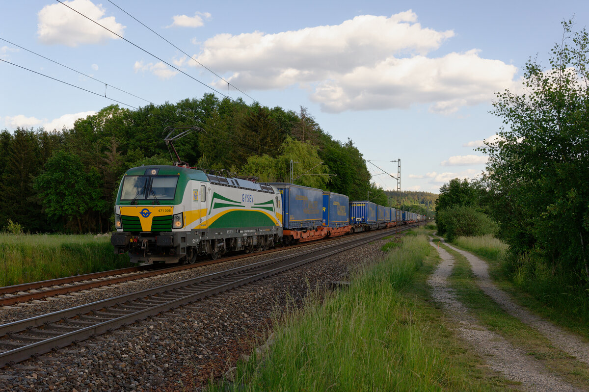 471 006 mit einem LKW-Walter KLV-Zug bei Postbauer-Heng Richtung Nürnberg, 02.06.2020