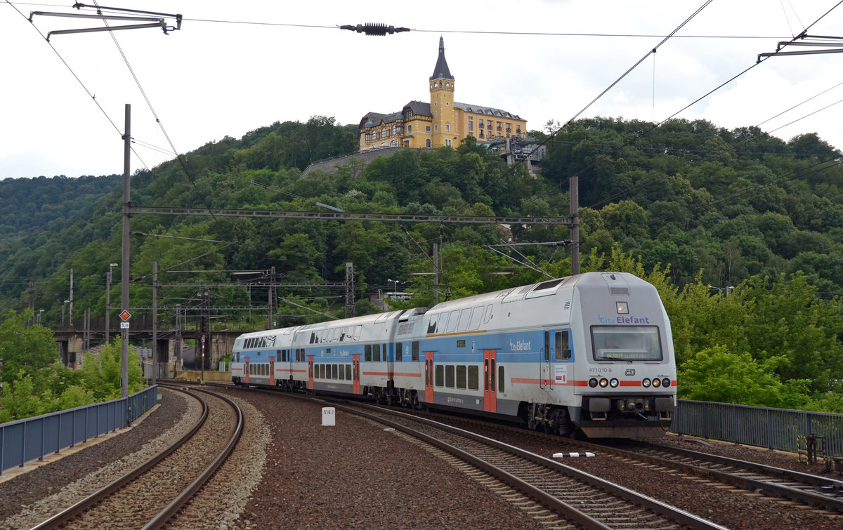 471 010 erreicht am 14.06.16 den Bahnhof Usti nad Labem. Der CityElefant war unterwegs von Roudnice nach Usti nad Labem.