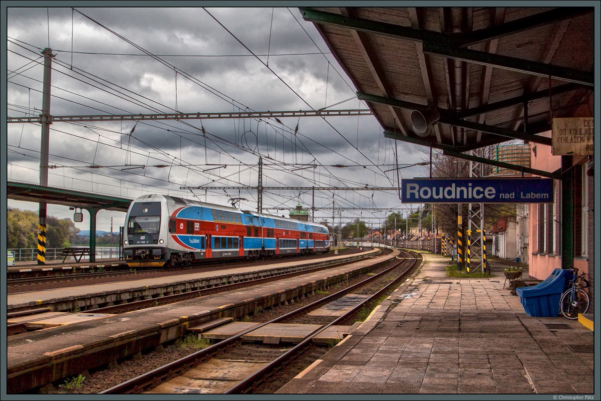 471 050-5 erreicht am 17.04.2016 als R 686 den Bahnhof Roudnice nad Labem (Raudnitz an der Elbe). 