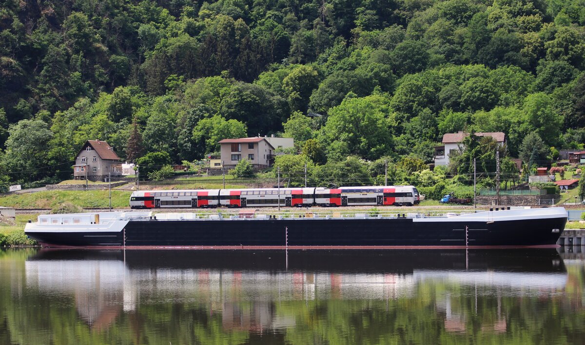 471 060 in der neuen pid Lackierung war zu sehen am 06.06.22 in Ústí nad Labem.
