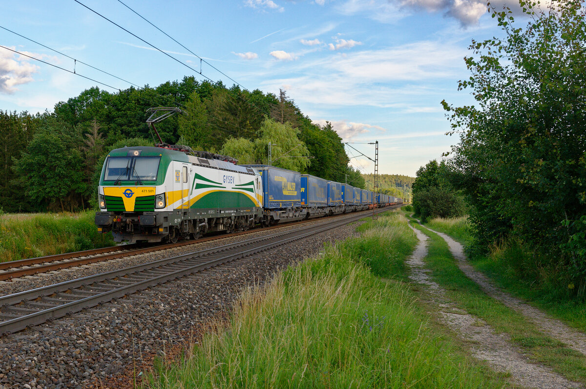 471 501 GySEV mit einem LKW-Walter KLV-Zug bei Postbauer-Heng Richtung Nürnberg, 13.07.2020