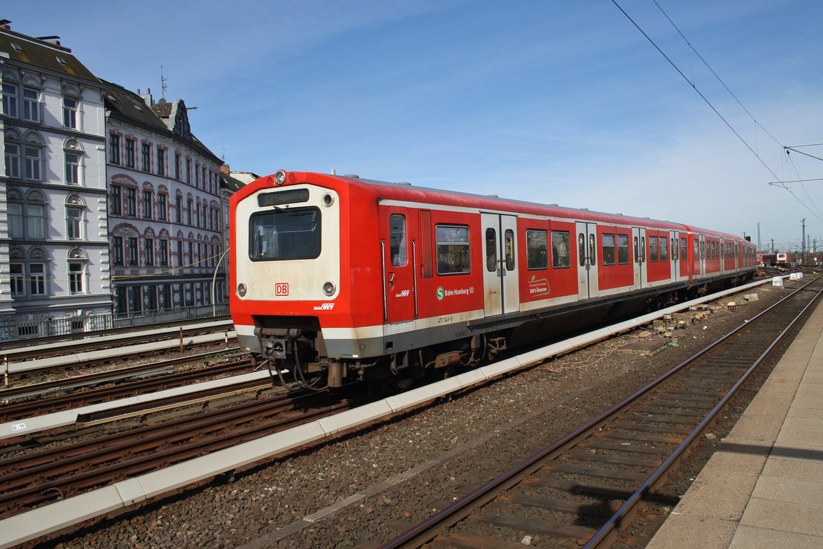 472 043-9 verlässt am 25.3.2017 als S21 von Aumühle nach Hamburg-Elbgaustraße den Bahnhof Hamburg-Altona.