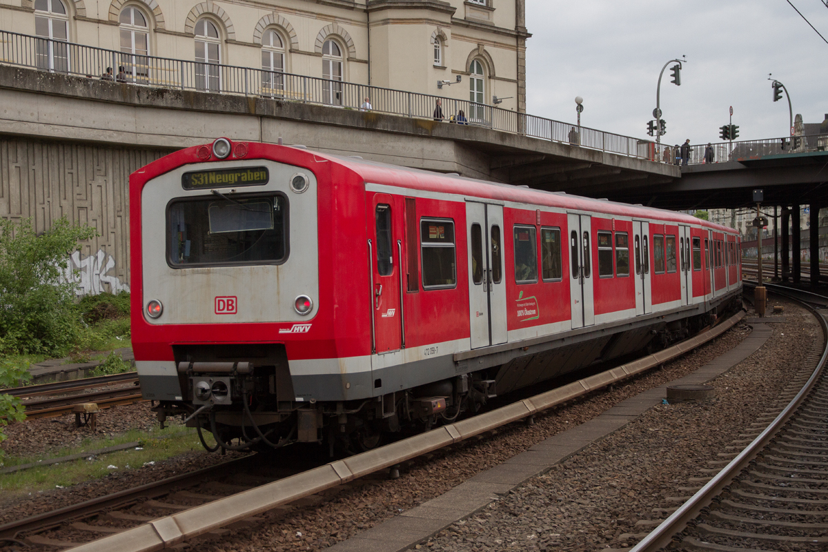 472 058-7 der S-Bahn Hamburg verlässt Hamburg Hauptbahnhof als S31 nach Neugraben, am 17.05.2019.