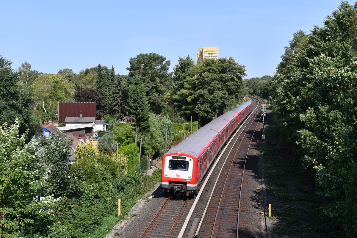 472 Doppeleinheit als S21 Elbgaustraße - Aumühle am 29.08.2018 kurz vor der Station Diebsteich 