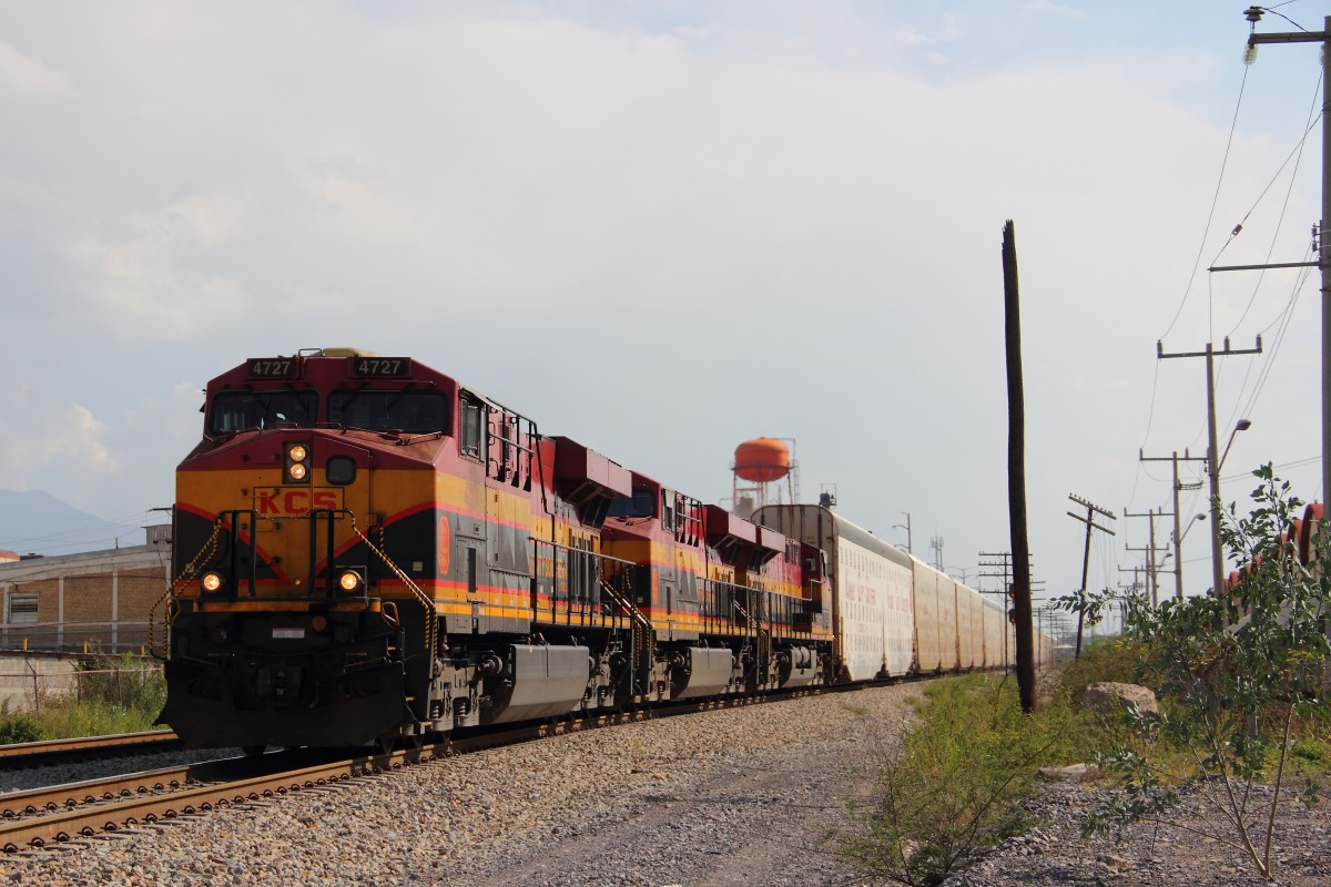 4727 + 4765 + 4743 Kansas City Southern Railway de Mexico in Saltillo MX am 12.09.2012.  