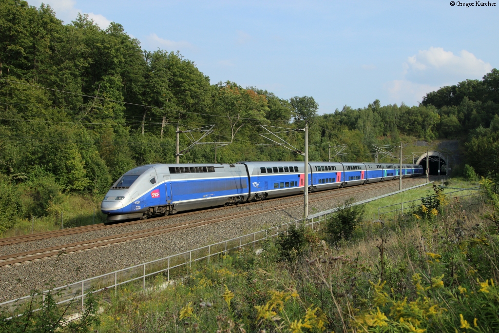 4729 (310 057) als TGV 9572 (Stuttgart-Paris) beim Saubuckel-Tunnel bei Illingen, 07.09.2014.