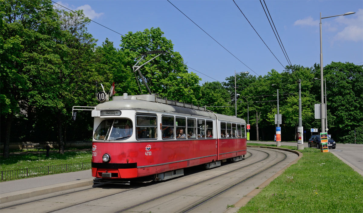 4733 als Linie 10 bei der Haltestelle Schloß Schönbrunn, 30.04.2014