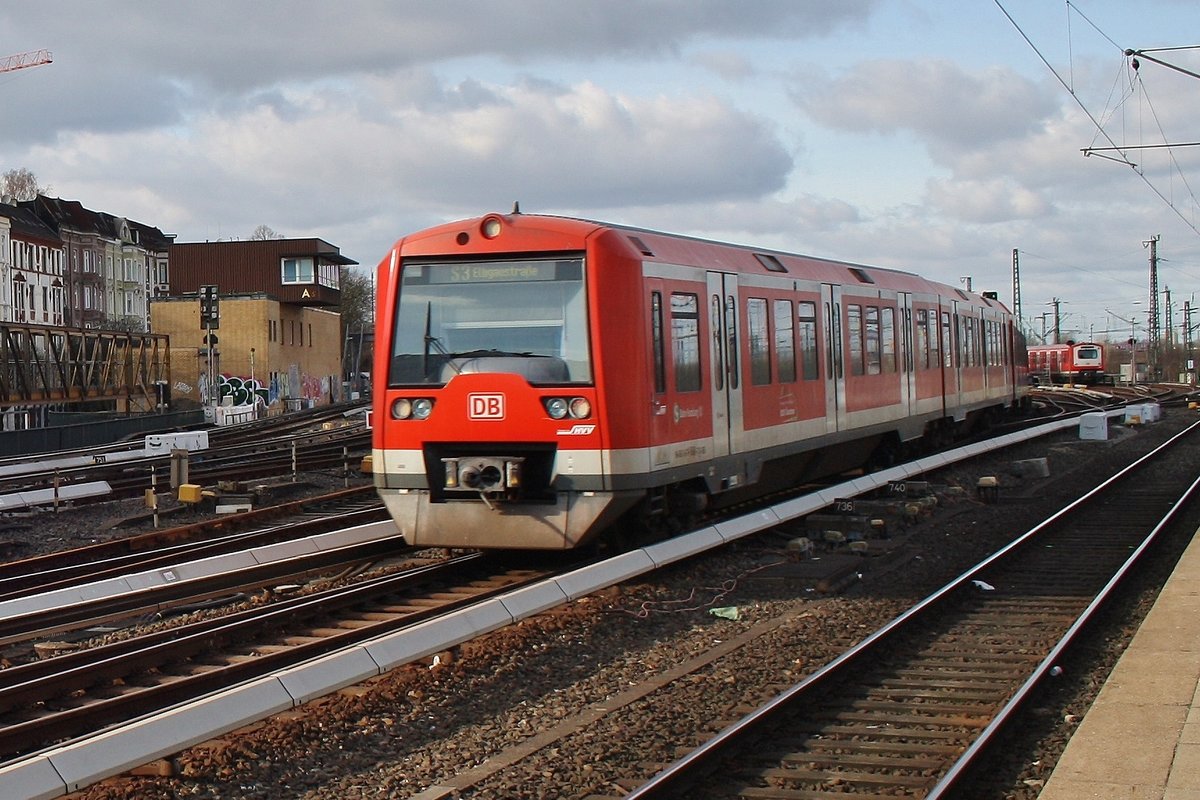 474 509-7 fährt am 25.3.2017 als S3 von Hamburg-Harburg Rathaus nach Hamburg-Elbgaustraße aus Hamburg-Altona aus.