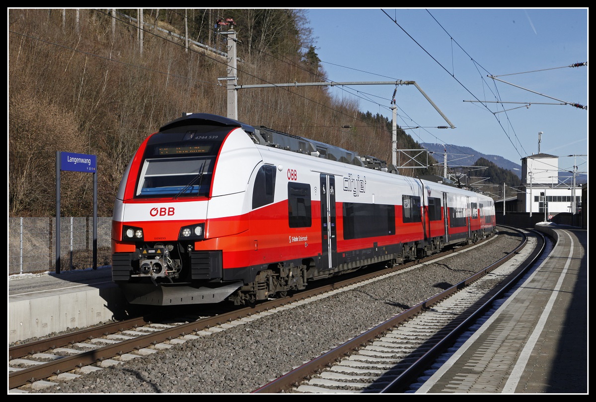 4744 539 hält am 22.01.2020 in der Haltestelle Langenwang.