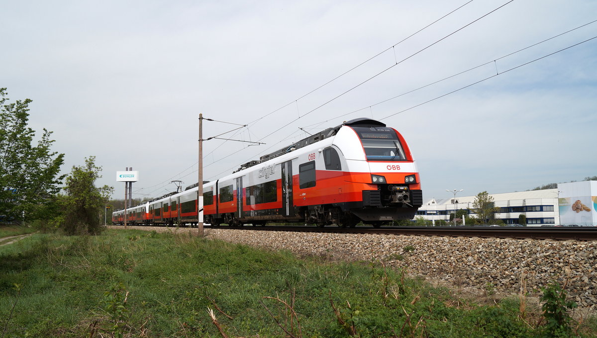 4746 026 + 4746 005 als S 4 (Absdorf-Hippersdorf - Leobersdorf) bei Leobendorf-Burg Kreuzenstein, 26.04.2019.