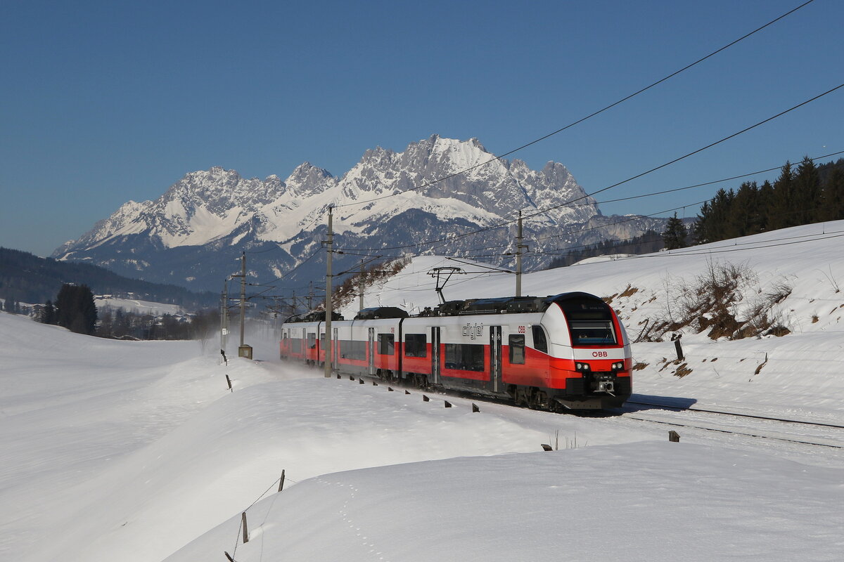 4746 036 aus Wörgl kommend am 12. Februar 2022 bei Fieberbrunn/Tirol.