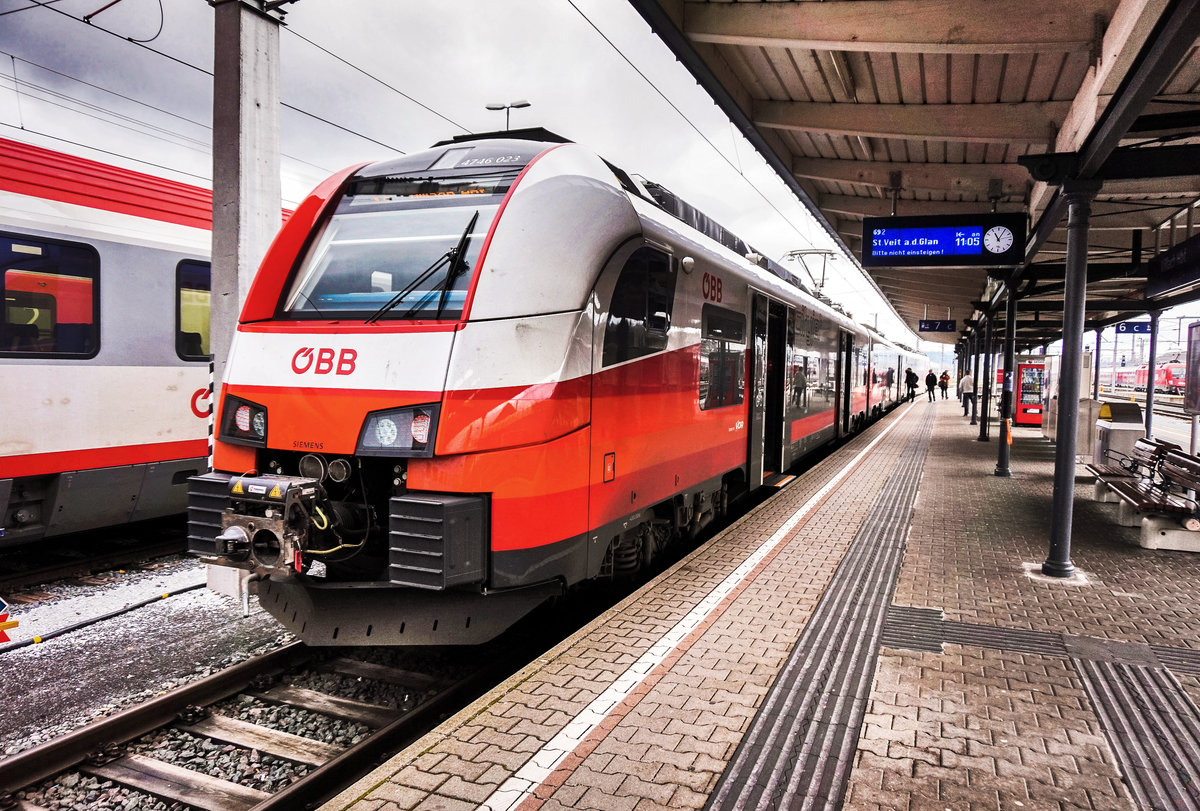 4746 523 trifft als S2 4309 (St. Veit a. d. Glan - Feldkirchen in Kärnten - Villach Hbf) in Villach Hbf ein.
Aufgenommen am 18.3.2018.