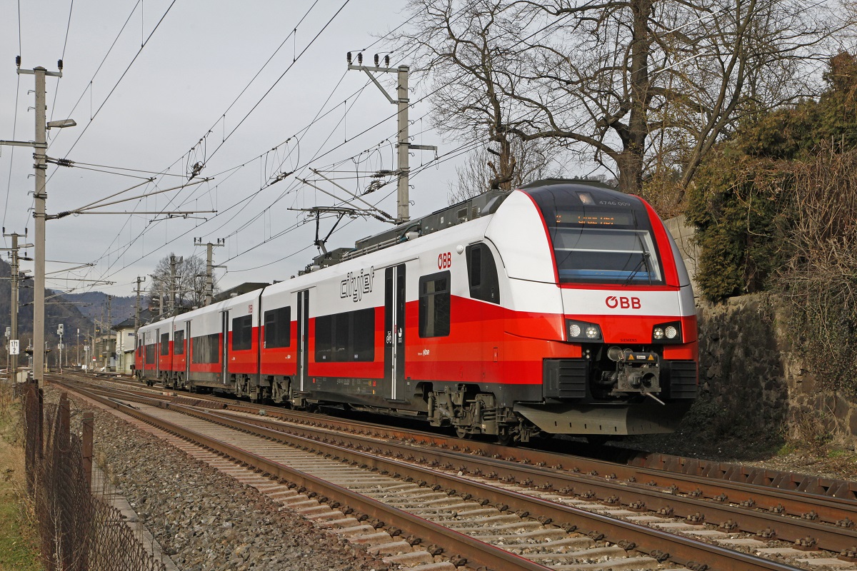 4746.009 fährt am 30.11.2016 aus dem Bahnhof Mixnitz-Bärenschützklamm aus.