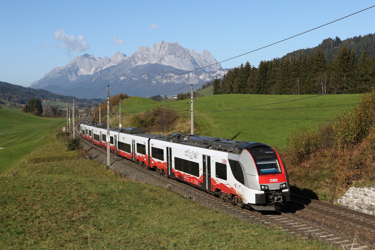 4748 024 war bei Fieberbrunn am 29. Oktober 2024 in Richtung Hochfilzen unterwegs.