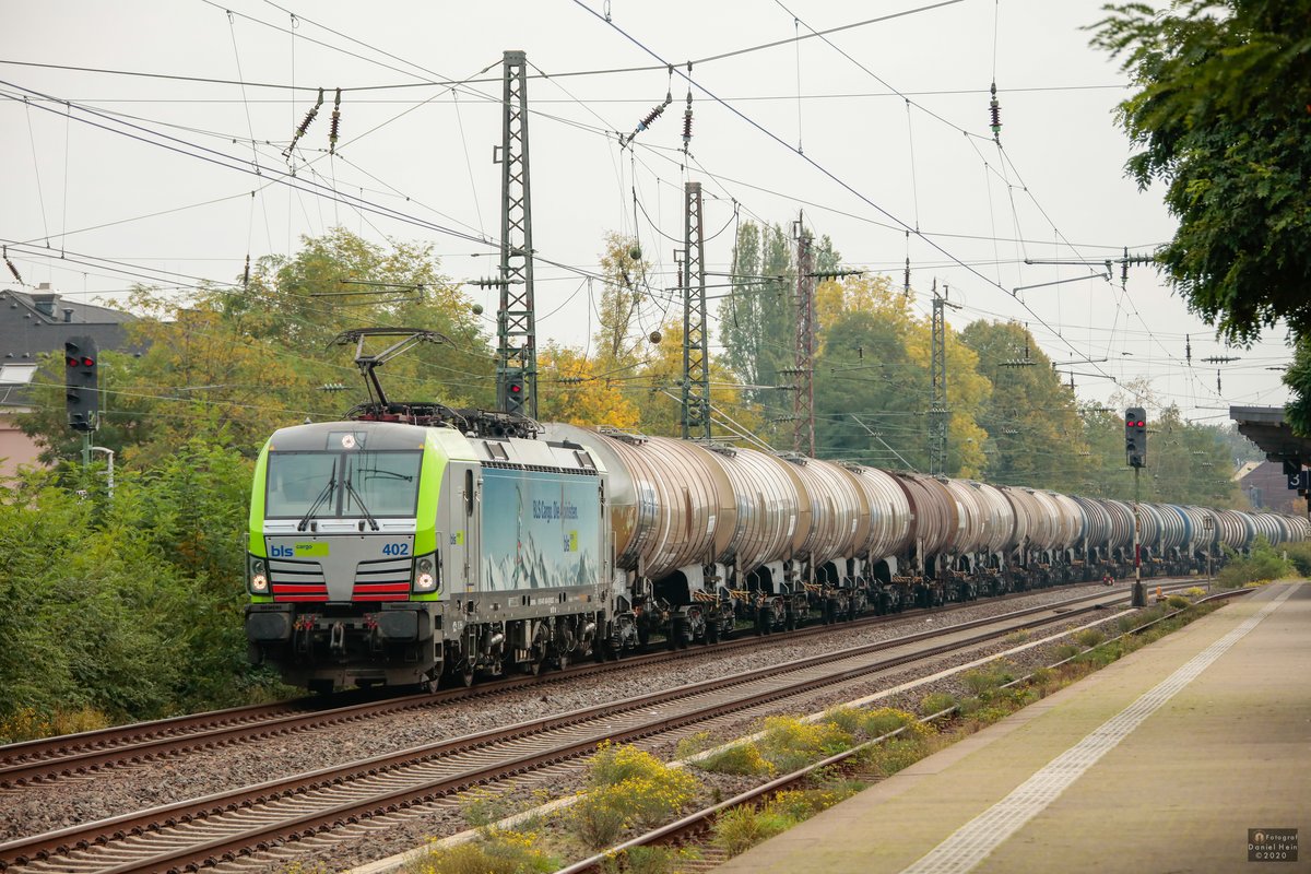 475 402 bls cargo mit Kesselzug in Hilden, Oktober 2020.