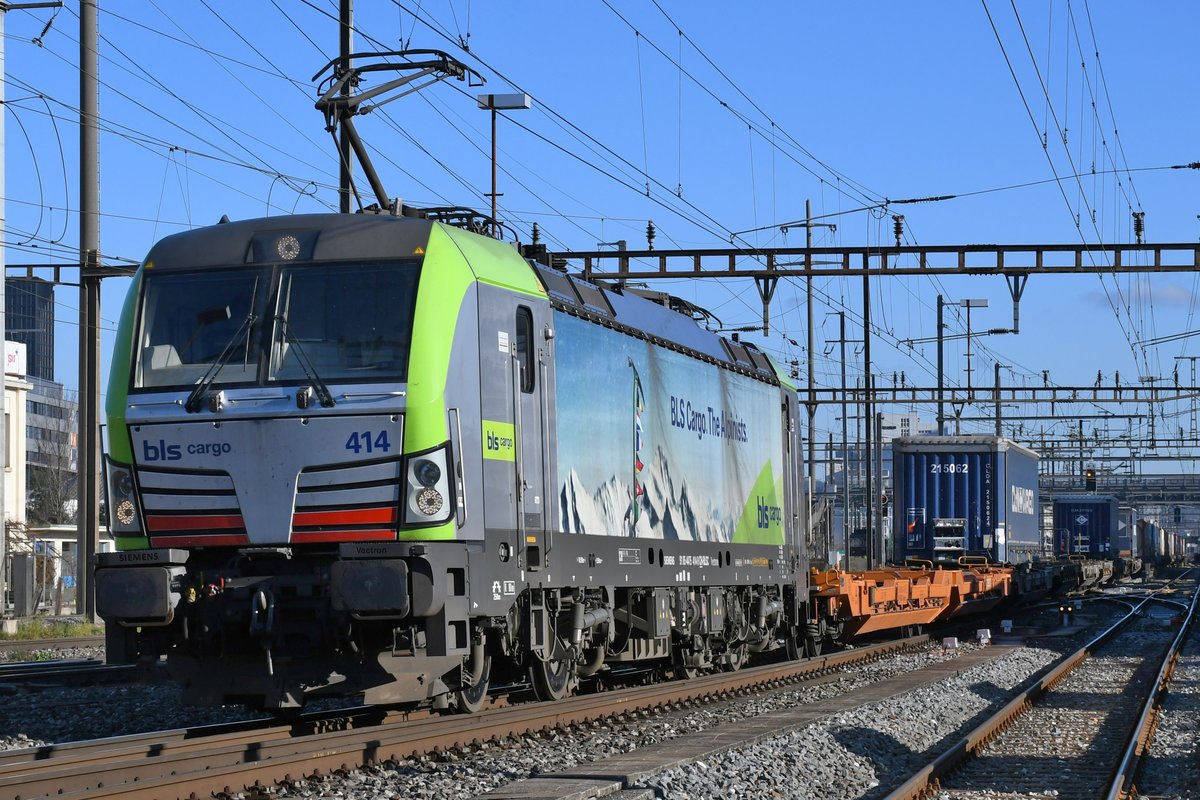475 414 bei der Einfahrt in Basel RB in Pratteln am 05.01.2020.