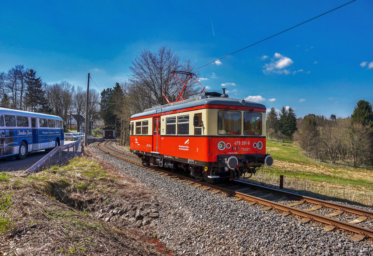 479 204-6 fährt als als RB 29934 aus Lichtenhain (a d Bergbahn) in die Endhaltestelle Cursdorf .
Aufgenommen am 9.4.2017.