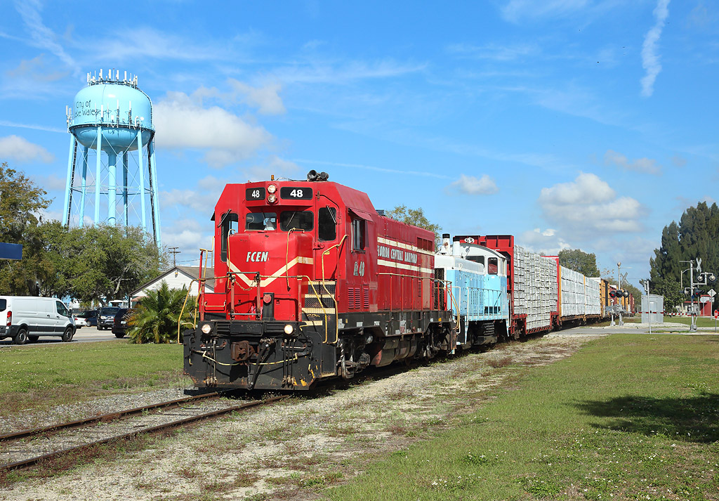 48 & 94 pass Lake Wales whilst working the Florida Midland Frostproof Turn from West Lake Wales, 18 Feb 2020