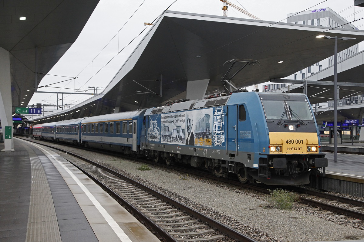 480 001 verlässt mit EC145 den Wiener Hauptbahnhof. Das Bild entstand am 12.November. 2017.