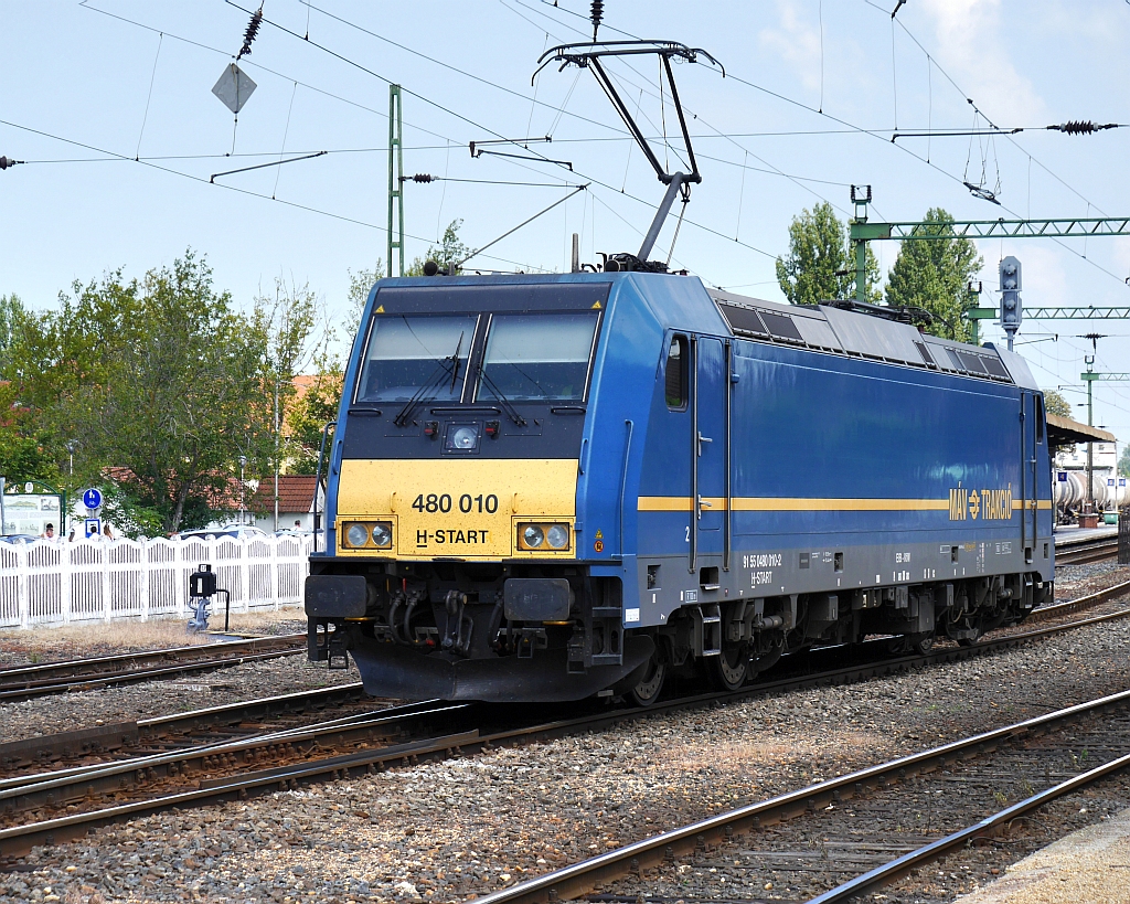 480 010 beim Rangieren im Bahnhof Fonyod (Ungarn)2. August 2014.
