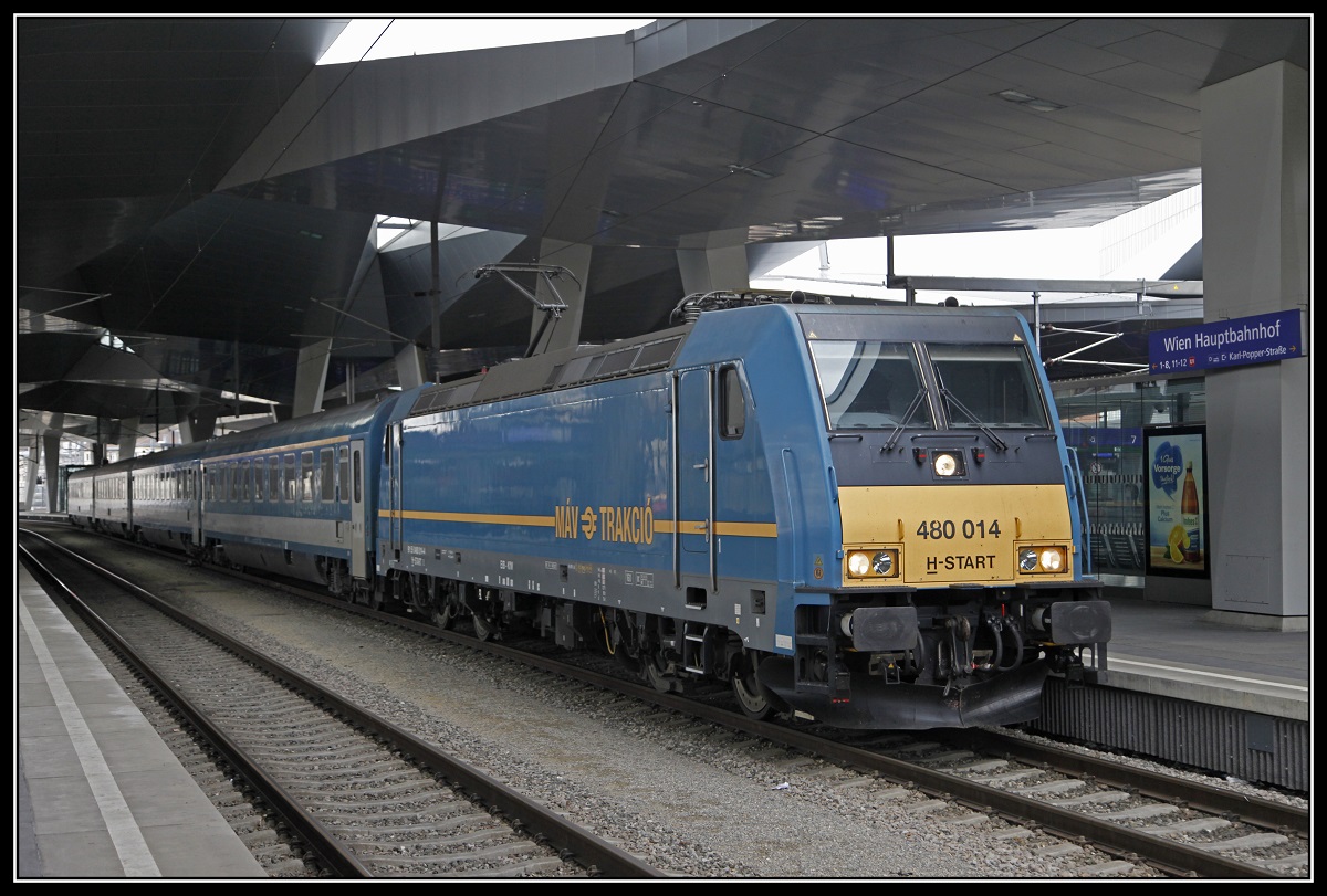 480 014 mit D147 in Wien Hbf. am 14.03.2018.