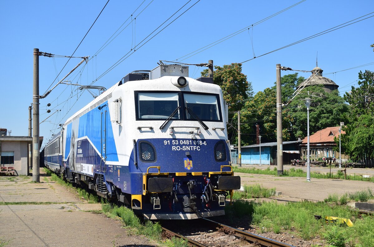 481 018-6 f�hrt mit dem IR 1653 Bucuresti Nord - Suceava in Ploiesti Sud aus in Richtung Buzau.

Ploiesti Sud 01.08.2026