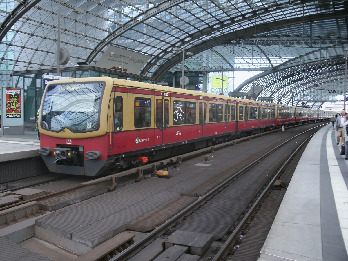 481 130 beim Zwischenhalt,am 12.Mai 2012,im Berliner Hbf.