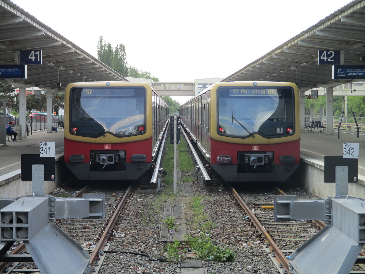 481 171 und 481 448,am 29.Mai 2021,am S-bahnsteig in Ahrensfelde.