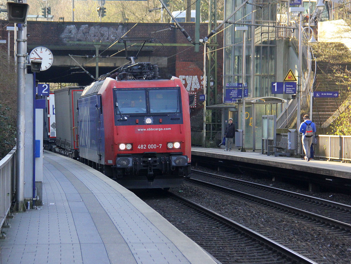 482 000-7  Köln  von SBB-Cargo kommt aus Richtung Köln,Aachen-Hbf und fährt durch Aachen-Schanz mit einem Containerzug aus Gallarate(I) nach Antwerpen-Oorderen(B) und fährt in Richtung Aachen-West. 
Aufgenommen vom Bahnsteig von Aachen-Schanz.
Am Morgen vom 22.3.2019.