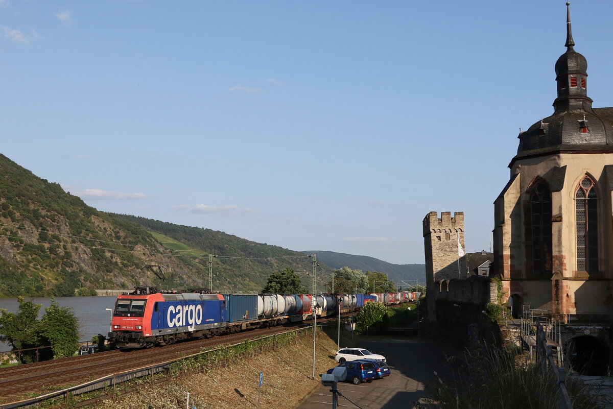 482 010 mit einem  KLV  am 20. Juli 22021 bei Oberwesel im Mittelrheintal.