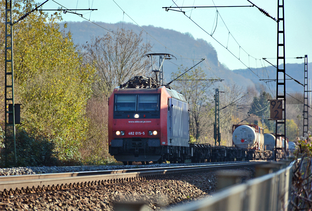 482 015-5 SBB-Cargo mit gem. Güterzug durch Bonn-Beuel - 27.11.2015