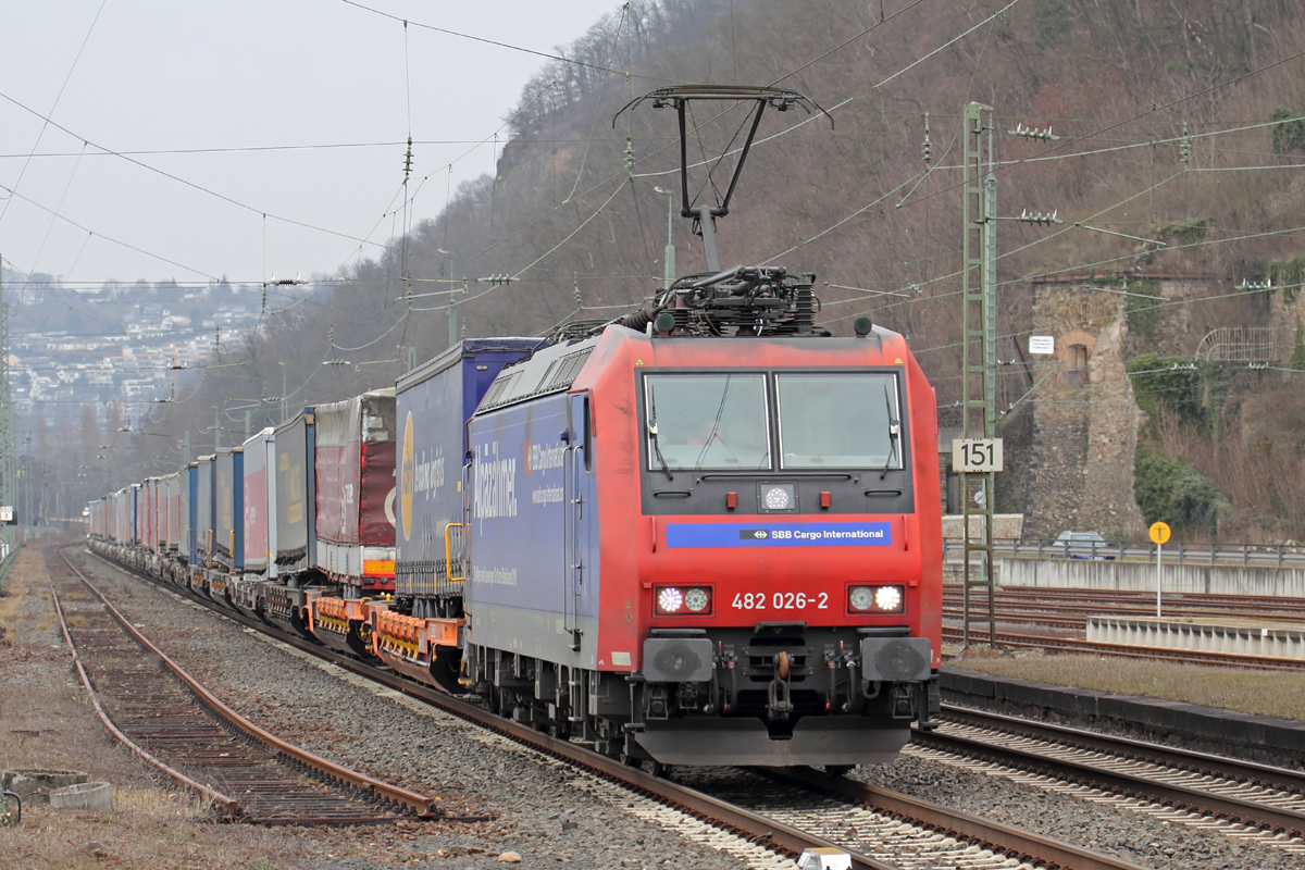 482 026-2 durchfährt Koblenz-Ehrenbreitstein 12.3.2016